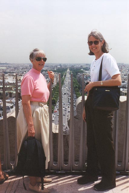 Frances McQueen and Susan McQueen at the Arc de Triomphe