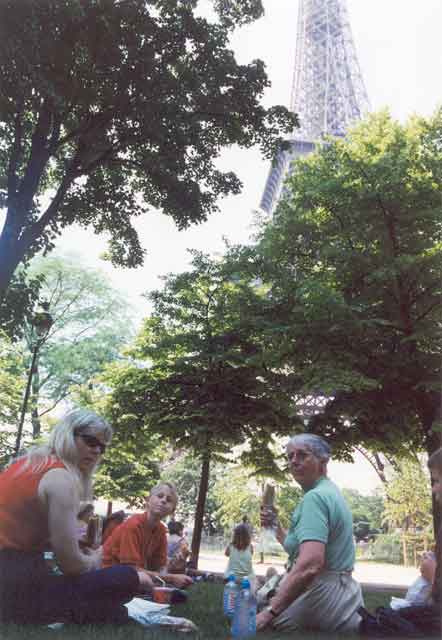 Lunch in the shade of the Eiffel Tower