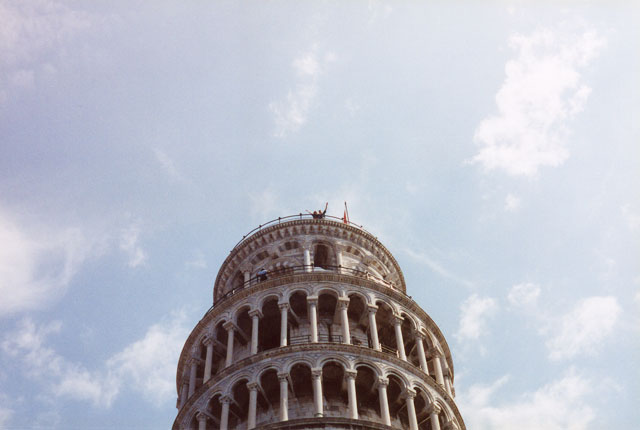 Wave from atop the Leaning Tower of Pisa