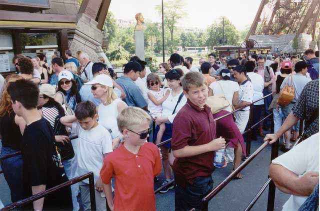 Queue for the Eiffel Tower