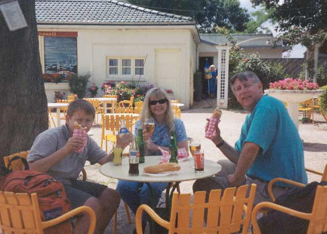 Caf at the Lac du Bois de Vincennes